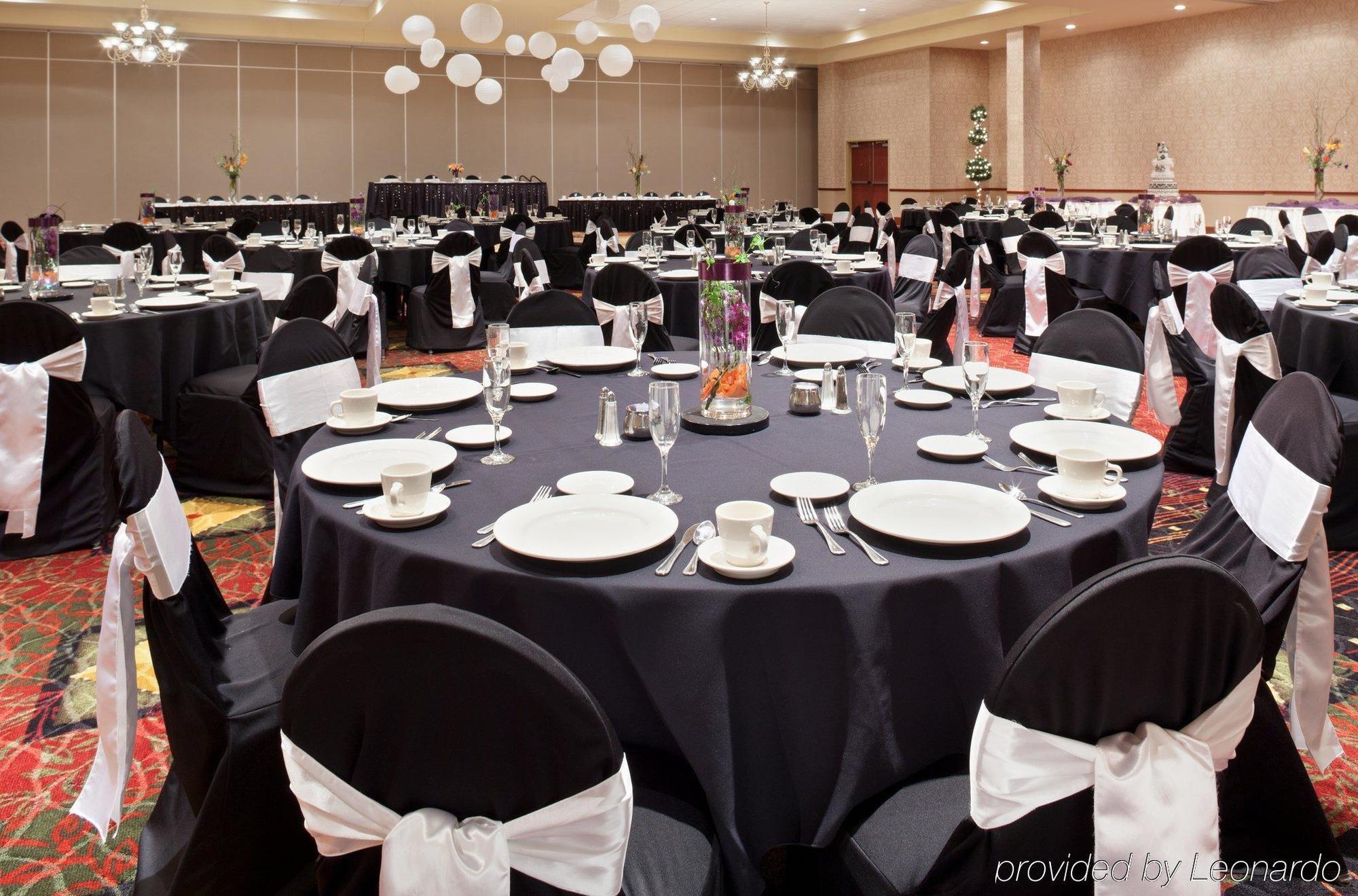 Hilton Garden Inn Independence Restaurant photo